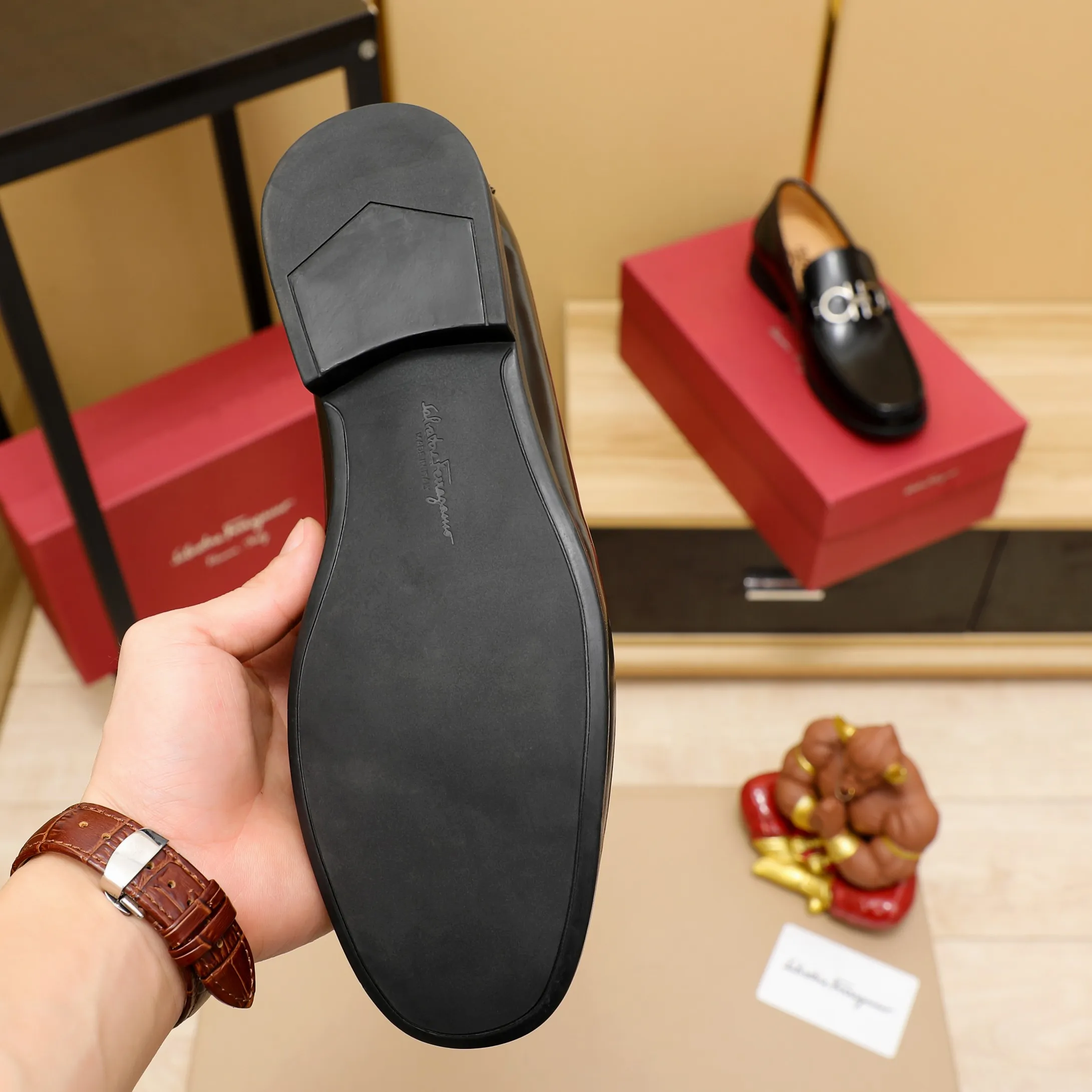 Men's clothing and shoes 💰460 🔥Ferragamo's new men's casual slip-on shoes🇨🇳Official website original 1:1 mold opening, original quality💯Fine workmanship, high-end luxury☘The upper is made of imported Italian first-layer cowhide🌴Luxury🐂leather lining🍓Rubber wear-resistant and non-slip outsole, breathable and comfortable to wear🍍The first choice for high-end men, black, size 38-45